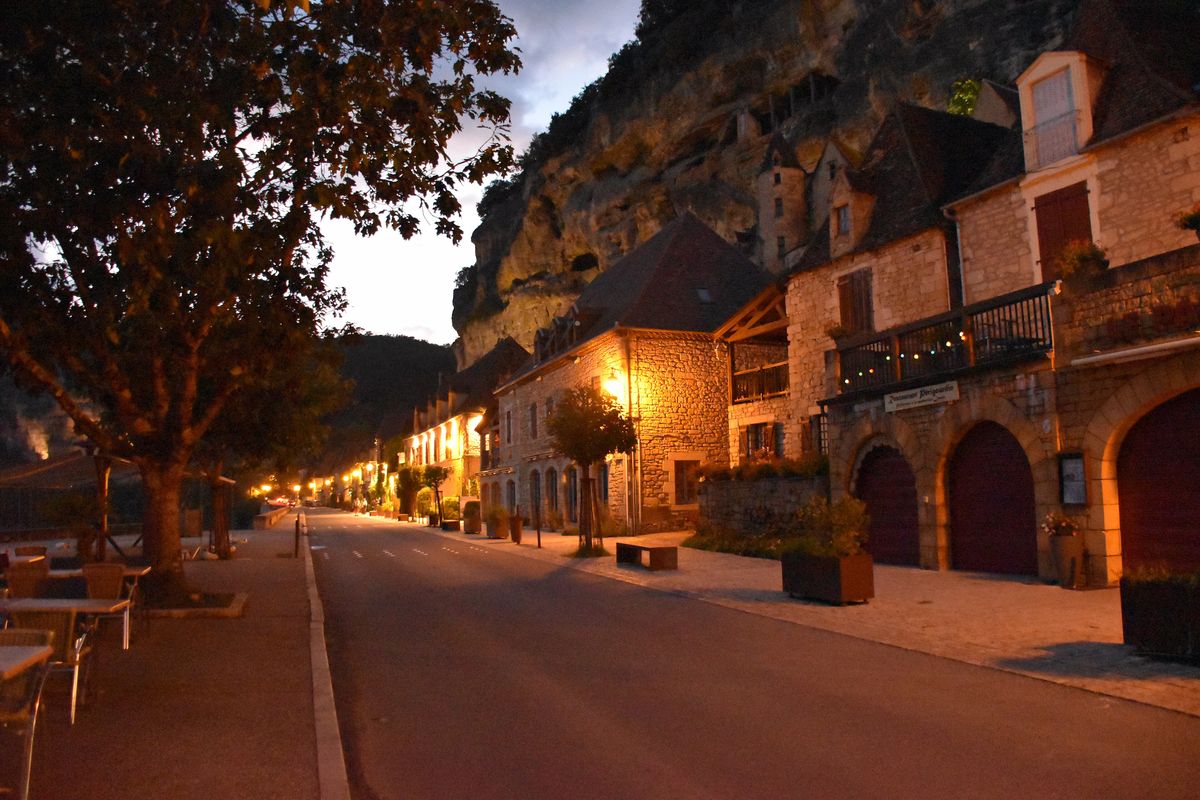 La Roque-Gageac à la tombée de la nuit
