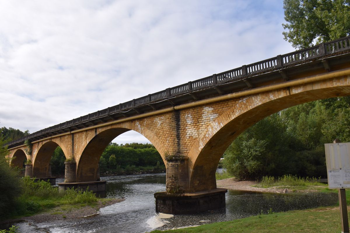 Le pont de Vitrac sur la Dordogne