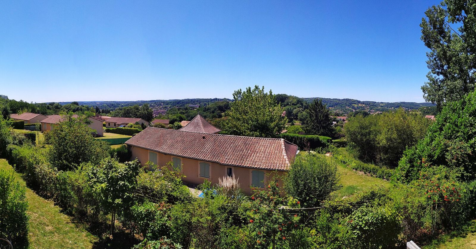 Panorama depuis les abords de Sarlat-la-Canéda.